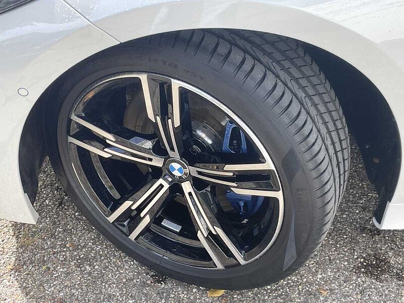BMW 330e xDr. M Sport FACELIFT HUD SuView GlasD. Lenkh 330 Sportpaket Bluetooth Navi LED Vollleder Klima Aktivlenkung Standhzg PDC el.