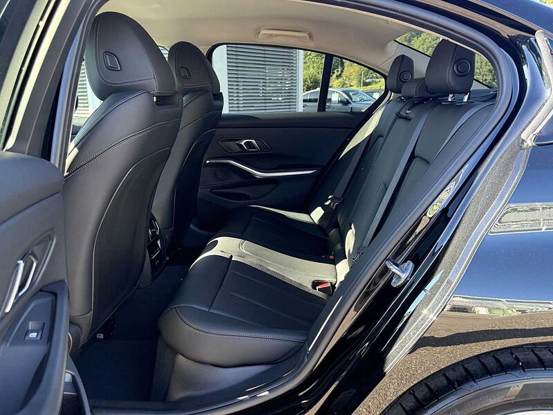 BMW 318i Sports. HUD LED SuView DrivAss. Sitzh. Lordose 318