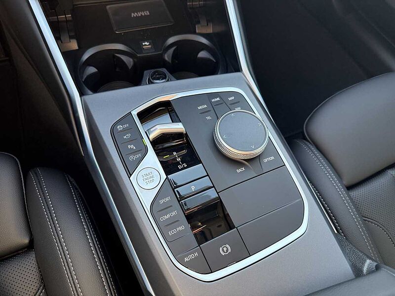 BMW 318i Sports. HUD LED SuView DrivAss. Sitzh. Lordose 318