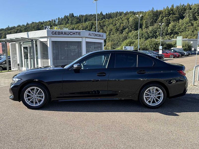 BMW 318i Sports. HUD LED SuView DrivAss. Sitzh. Lordose 318