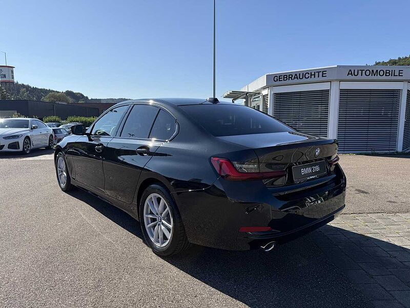 BMW 318i Sports. HUD LED SuView DrivAss. Sitzh. Lordose 318