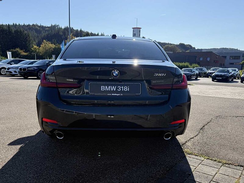 BMW 318i Sports. HUD LED SuView DrivAss. Sitzh. Lordose 318