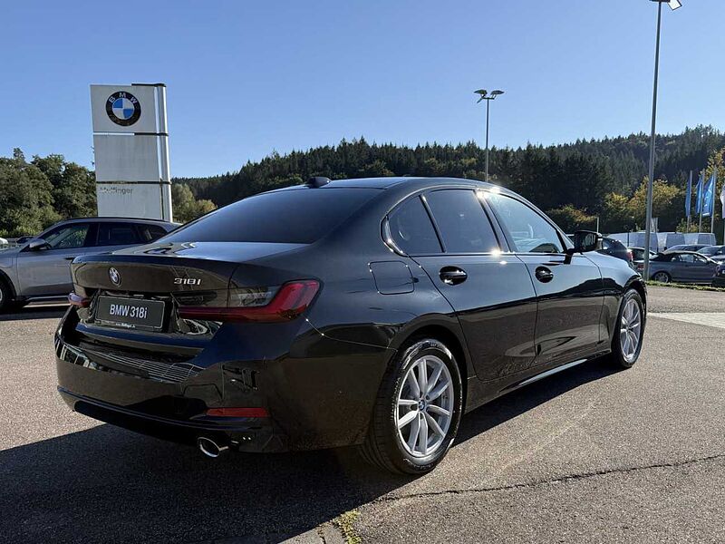 BMW 318i Sports. HUD LED SuView DrivAss. Sitzh. Lordose 318