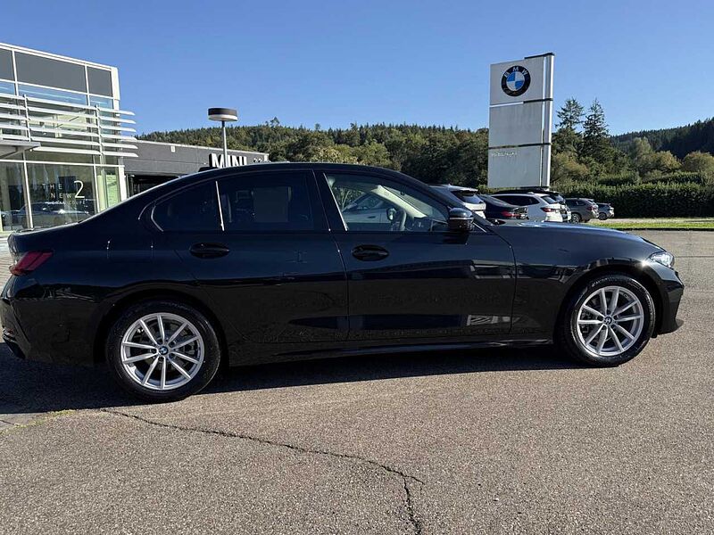 BMW 318i Sports. HUD LED SuView DrivAss. Sitzh. Lordose 318