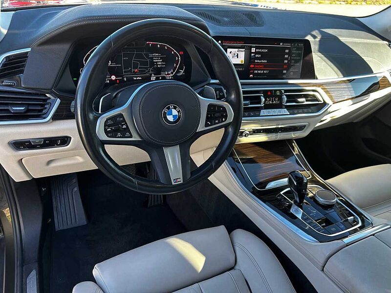 BMW X5 x40i IntAktLenk. PanoD. SurView. ACC Laser 20' HUD 20' Bluetooth Navi Vollleder Klima Luftfederung Aktivlenkung PDC el. Fenster