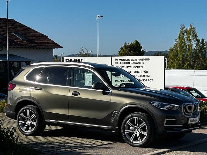 BMW X5 x40i IntAktLenk. PanoD. SurView. ACC Laser 20' HUD 20' Bluetooth Navi Vollleder Klima Luftfederung Aktivlenkung PDC el. Fenster