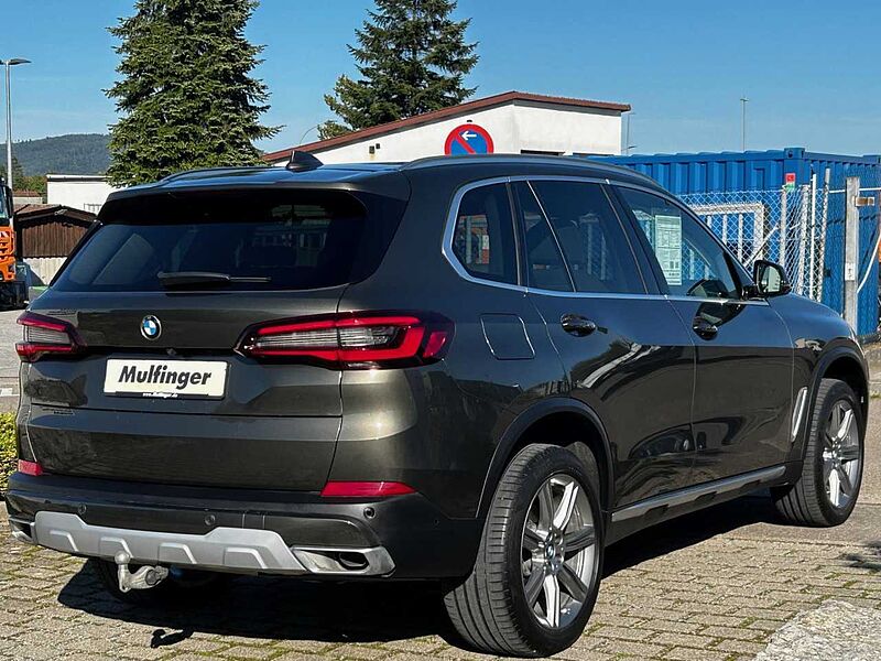 BMW X5 x40i IntAktLenk. PanoD. SurView. ACC Laser 20' HUD 20' Bluetooth Navi Vollleder Klima Luftfederung Aktivlenkung PDC el. Fenster