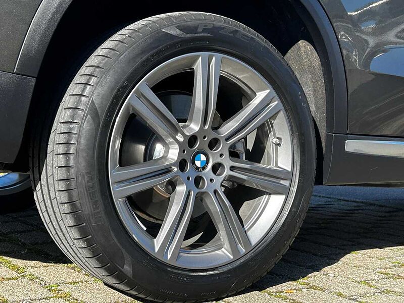 BMW X5 x40i IntAktLenk. PanoD. SurView. ACC Laser 20' HUD 20' Bluetooth Navi Vollleder Klima Luftfederung Aktivlenkung PDC el. Fenster