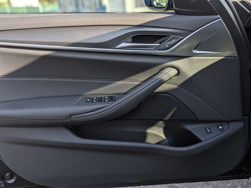 BMW 530e M Sport Live-Prof. Kamera Temp. DAB Sitzh.20' 530 Sitzh.20' Sportpaket Bluetooth Navi LED Vollleder Klima Standhzg PDC el. Fen
