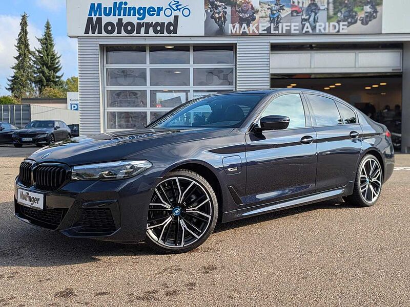 BMW 530e M Sport Live-Prof. Kamera Temp. DAB Sitzh.20' 530 Sitzh.20' Sportpaket Bluetooth Navi LED Vollleder Klima Standhzg PDC el. Fen