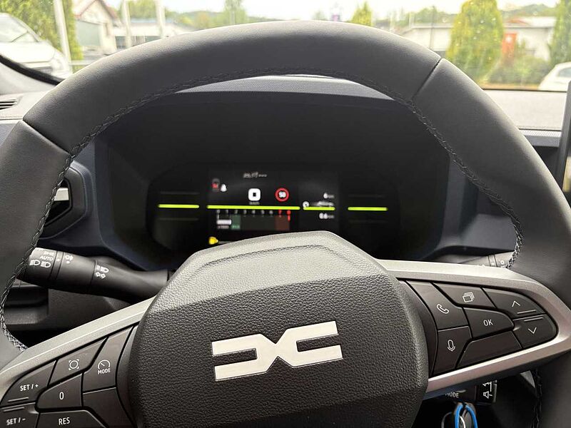 Dacia Expression TCe 130 Klima Kamera EPH SHZ Bluetooth Duster Navi LED Einparkhilfe el. Fenster