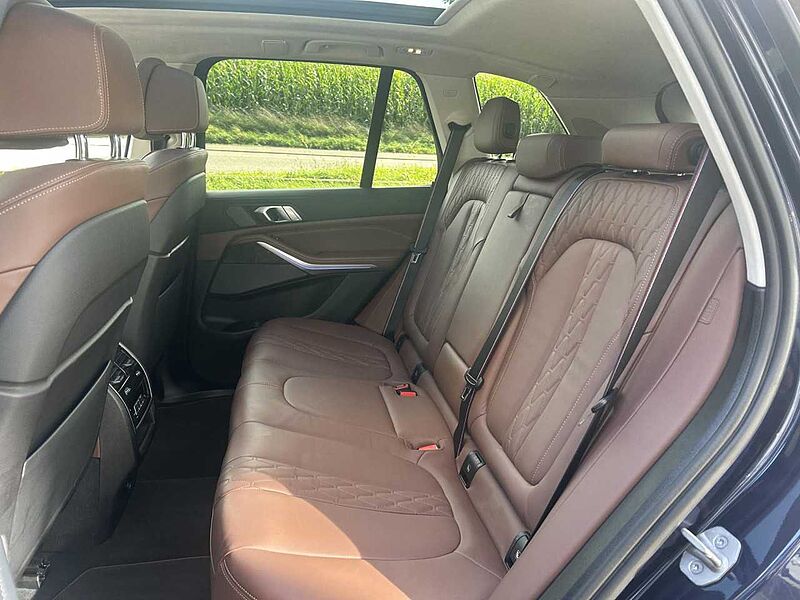 BMW X5 M50i AHK Standh. Pano AHK 22' NP 134.450.- HUD M50 22' Sportpaket Bluetooth Navi Vollleder Klima Aktivlenkung Standhzg PDC el.