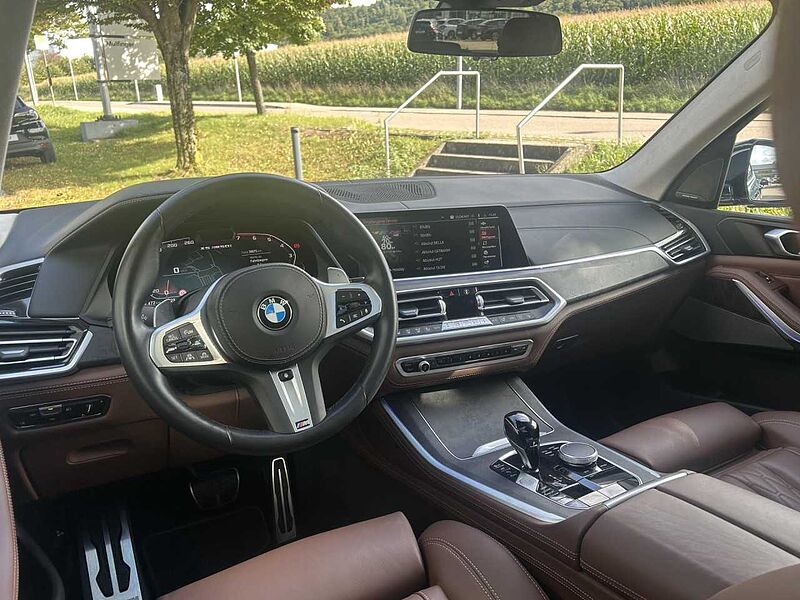 BMW X5 M50i AHK Standh. Pano AHK 22' NP 134.450.- HUD M50 22' Sportpaket Bluetooth Navi Vollleder Klima Aktivlenkung Standhzg PDC el.