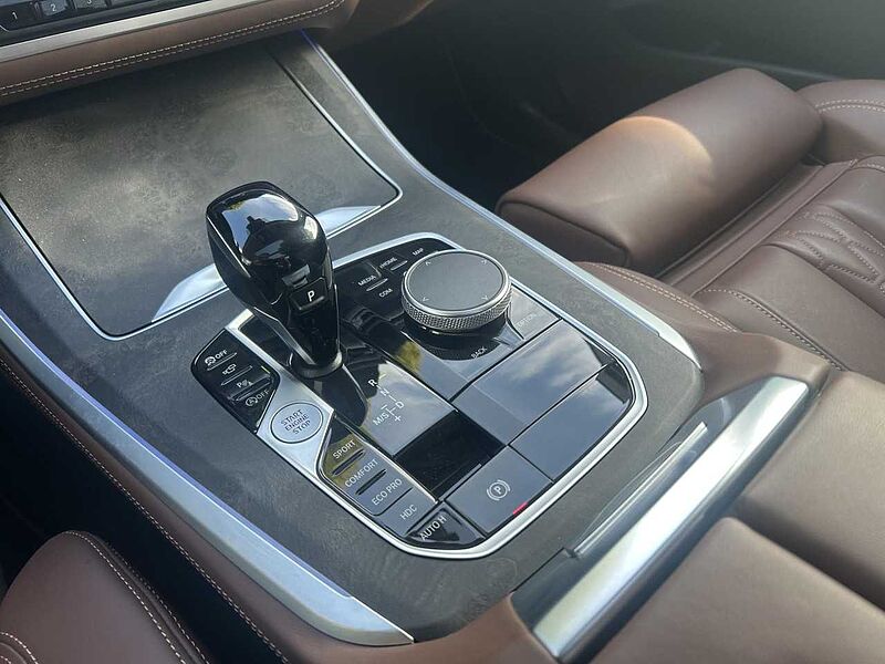 BMW X5 M50i AHK Standh. Pano AHK 22' NP 134.450.- HUD M50 22' Sportpaket Bluetooth Navi Vollleder Klima Aktivlenkung Standhzg PDC el.