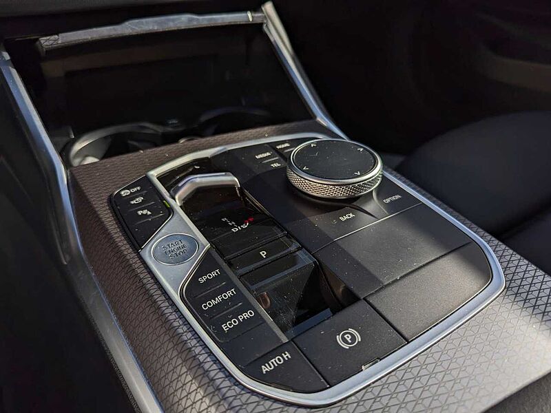 BMW M340d T. xDr. FACELIFT SurView PanoDach HUD Park+ Sportpaket Bluetooth Navi LED Vollleder Klima Aktivlenkung PDC el. Fenster