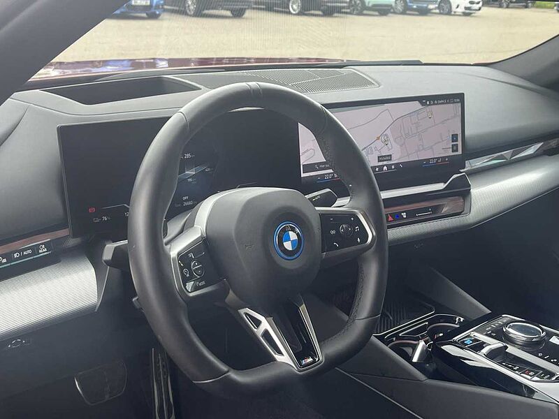 BMW i5 e40 M Sport ACC SurView HUD B+W AHK 21' 21'