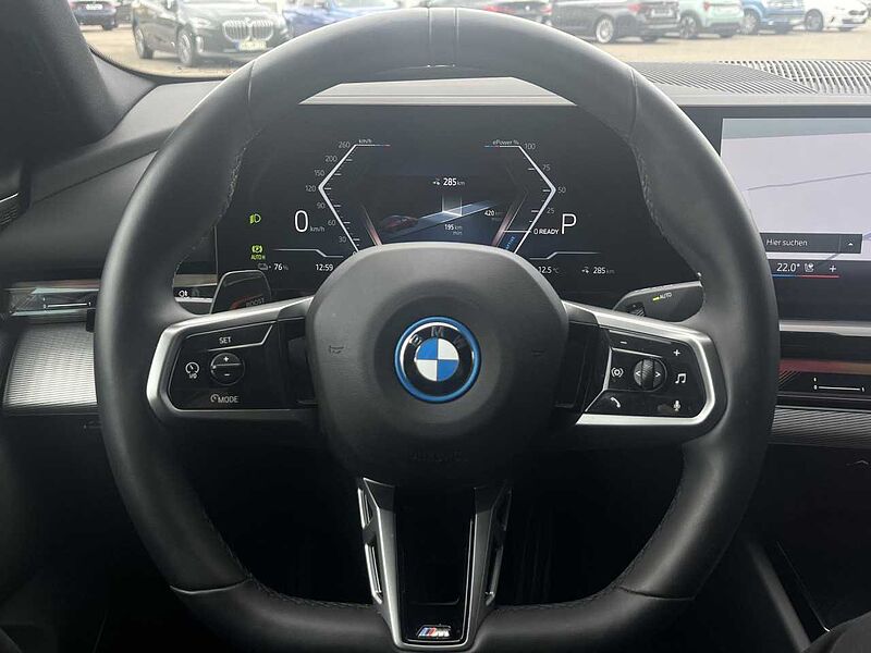 BMW i5 e40 M Sport ACC SurView HUD B+W AHK 21' 21'