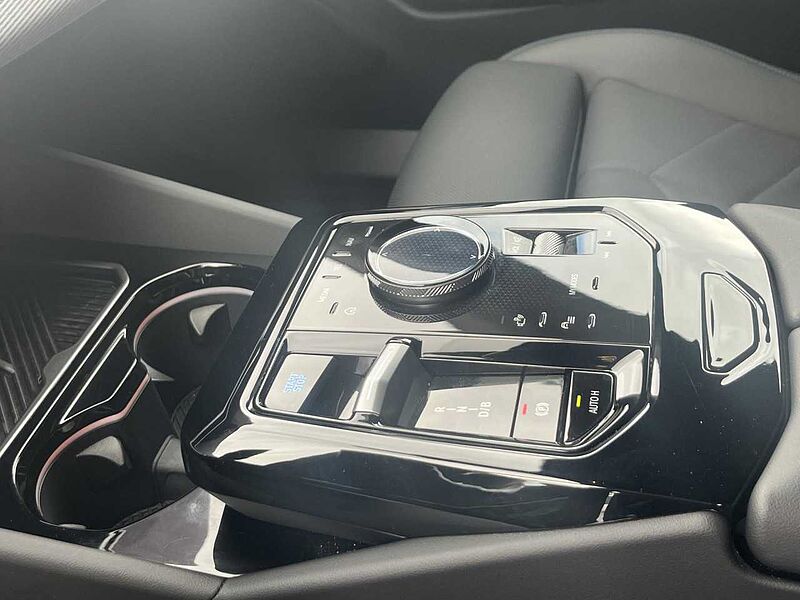 BMW i5 e40 M Sport ACC SurView HUD B+W AHK 21' 21'