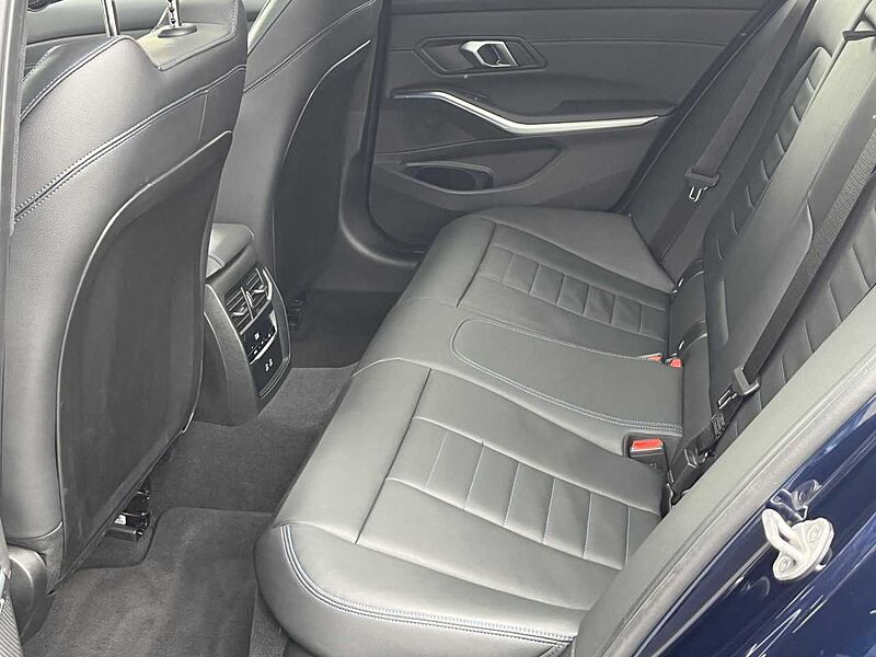 BMW 330i xDrive M Sport LivePr. HUD SurView Glasd.19' 330 Glasd.19'