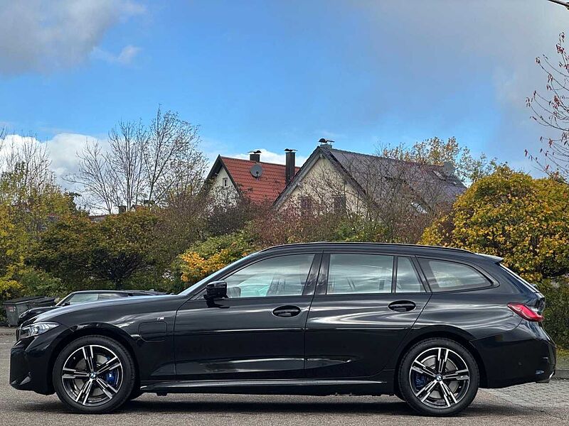 BMW 330e T xDr. M Sport HUD PanoD. SuView. Ha/Ka. AHK LED 330 Sportpaket Bluetooth Navi Klima Aktivlenkung Standhzg PDC el. Fenster