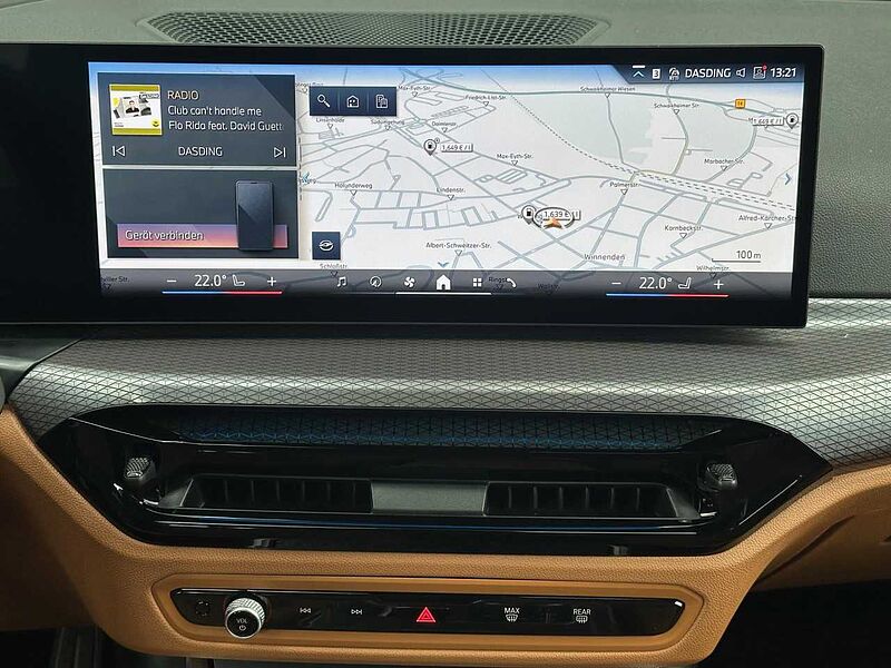 BMW 330e T xDr. M Sport HUD PanoD. SuView. Ha/Ka. AHK LED 330 Sportpaket Bluetooth Navi Klima Aktivlenkung Standhzg PDC el. Fenster