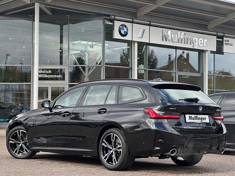 BMW 330e T xDr. M Sport HUD PanoD. SuView. Ha/Ka. AHK LED 330 Sportpaket Bluetooth Navi Klima Aktivlenkung Standhzg PDC el. Fenster