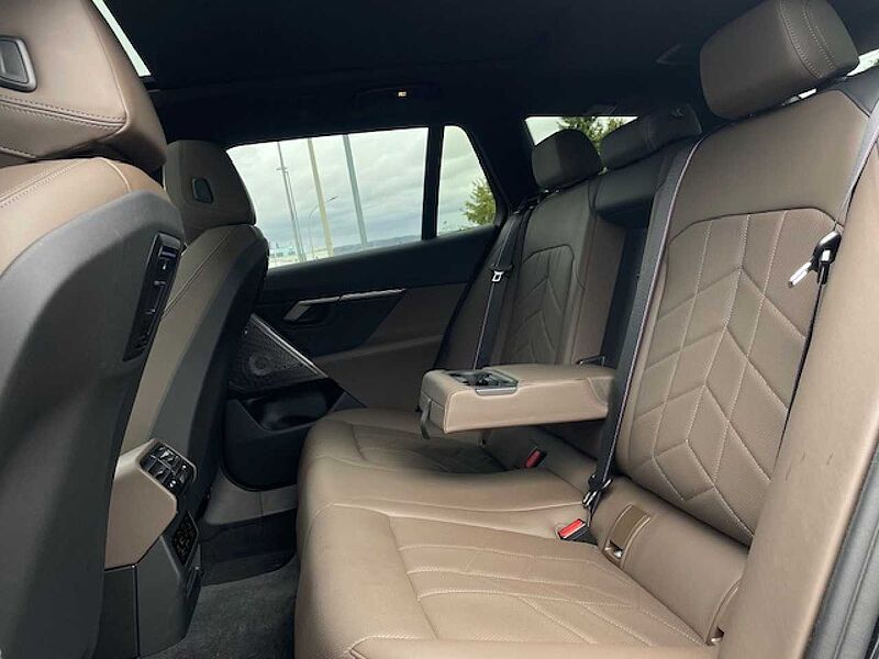 BMW 540d xDr. T.M Sport Pro PanoD. SurView. B&W Standh 540 Sportpaket Bluetooth HUD Navi LED Klima Standhzg PDC el. Fenster