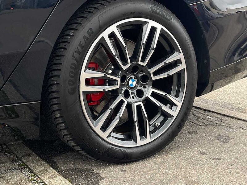 BMW 540d xDr. T.M Sport Pro PanoD. SurView. B&W Standh 540 Sportpaket Bluetooth HUD Navi LED Klima Standhzg PDC el. Fenster