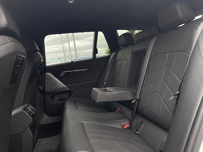 BMW 520d xDr. T. M Sport Pro Standh. HUD SurView Ha/Ka 520 Sportpaket Bluetooth Navi LED Klima Standhzg PDC el. Fenster