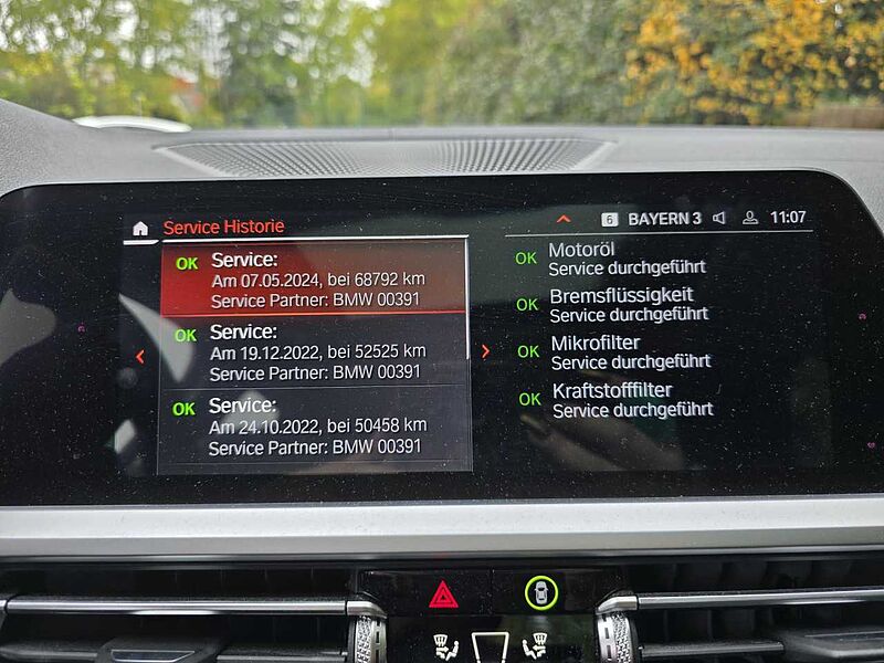 BMW 330d Luxury Sports. LiveP. DrivP. ACC KomfZ. Fin.355 330 Bluetooth Navi LED Vollleder Klima PDC el. Fenster