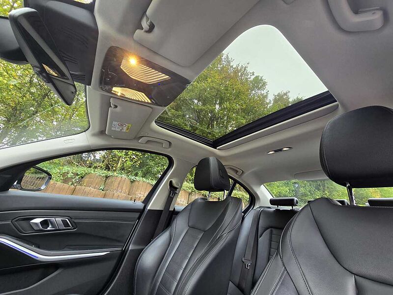 BMW 330d Luxury Sports. LiveP. DrivP. ACC KomfZ. Fin.355 330 Bluetooth Navi LED Vollleder Klima PDC el. Fenster