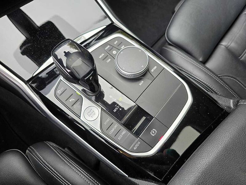 BMW 330d Luxury Sports. LiveP. DrivP. ACC KomfZ. Fin.355 330 Bluetooth Navi LED Vollleder Klima PDC el. Fenster