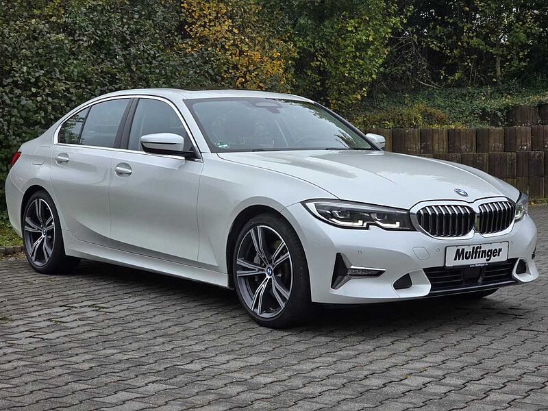 BMW 330d Luxury Sports. LiveP. DrivP. ACC KomfZ. Fin.355 330 Bluetooth Navi LED Vollleder Klima PDC el. Fenster