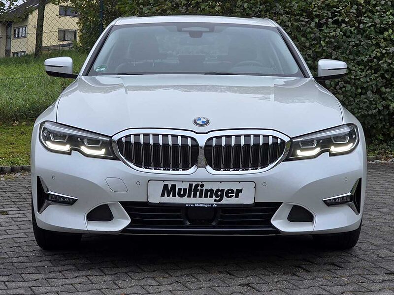 BMW 330d Luxury Sports. LiveP. DrivP. ACC KomfZ. Fin.355 330 Bluetooth Navi LED Vollleder Klima PDC el. Fenster