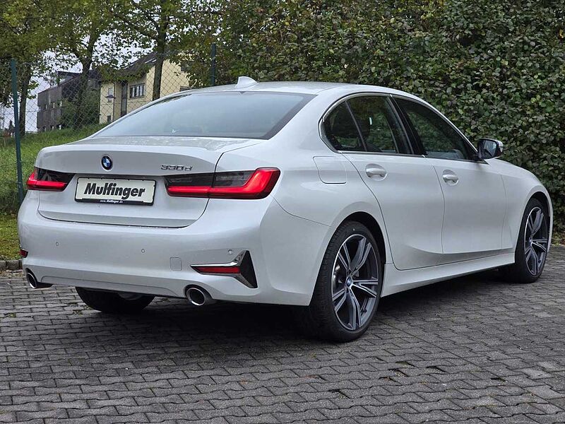 BMW 330d Luxury Sports. LiveP. DrivP. ACC KomfZ. Fin.355 330 Bluetooth Navi LED Vollleder Klima PDC el. Fenster