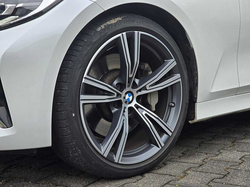 BMW 330d Luxury Sports. LiveP. DrivP. ACC KomfZ. Fin.355 330 Bluetooth Navi LED Vollleder Klima PDC el. Fenster
