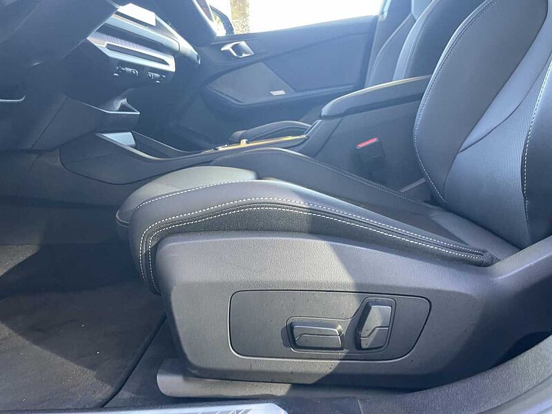 BMW X2 xDrive20d M Sport ACC HUD IconGlow. SuView. AHK Sportpaket Bluetooth Navi LED Vollleder Klima PDC el. Fenster