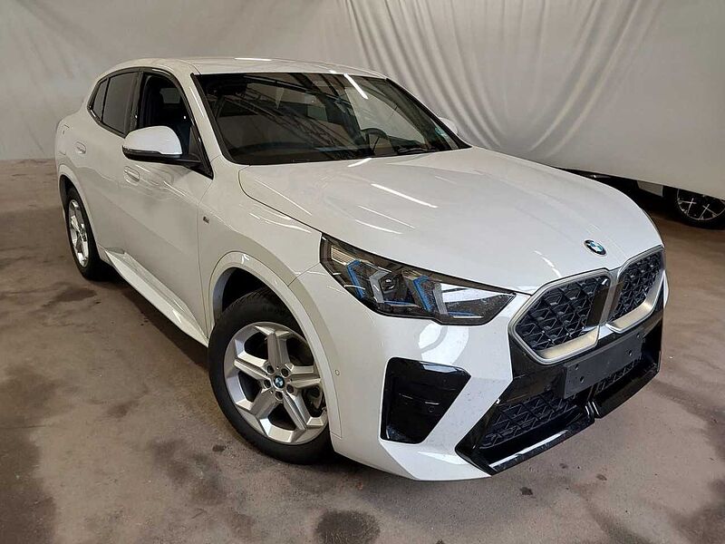 BMW X2 s20i M Sport HUD ACC SurView LiveProf. AHK PA+ Sportpaket Bluetooth Navi LED Vollleder Klima PDC el. Fenster