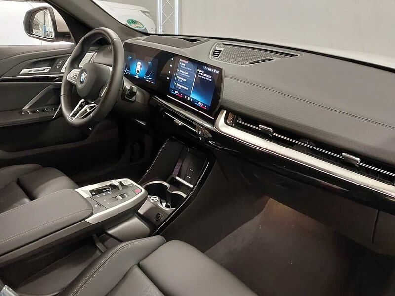 BMW X2 s20i M Sport HUD ACC SurView LiveProf. AHK PA+ Sportpaket Bluetooth Navi LED Vollleder Klima PDC el. Fenster