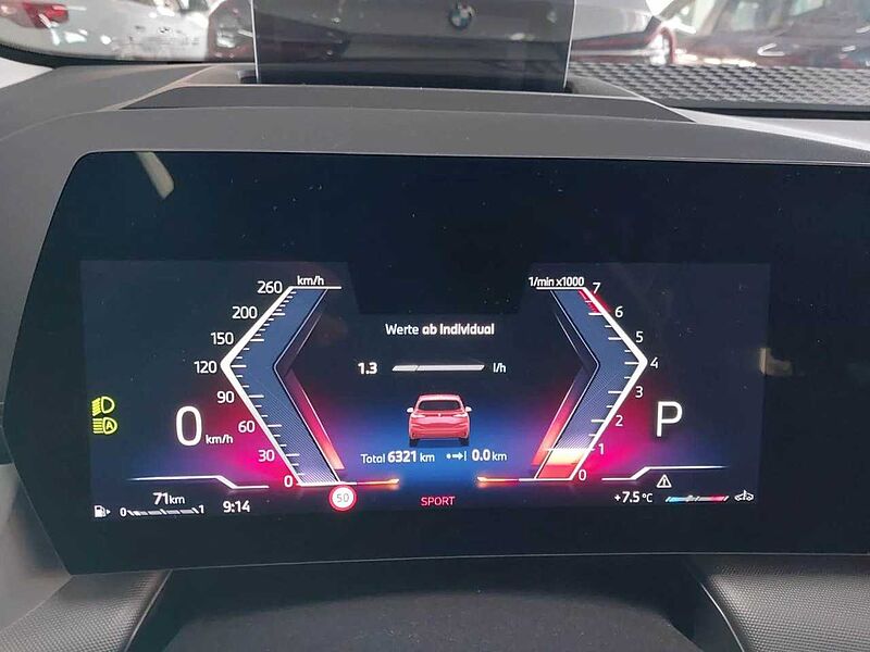 BMW 220i ActiveT. HUD PanoDach SurView. LiveProf. AHK 220 Active Tourer Bluetooth Navi LED Klima PDC el. Fenster