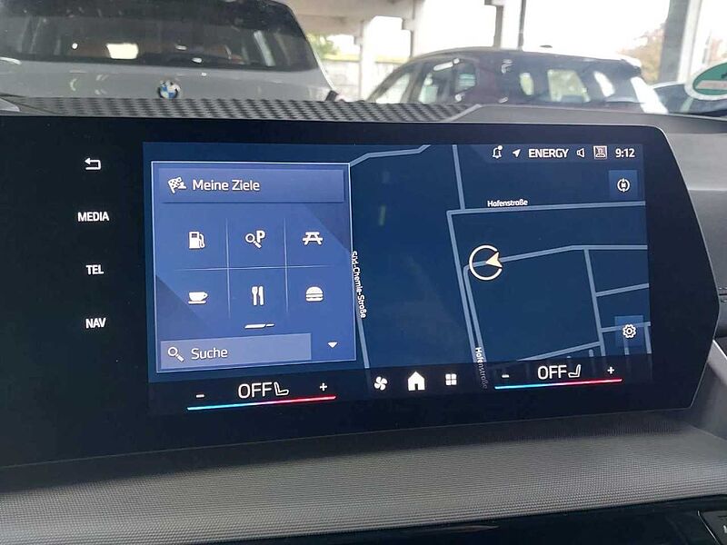 BMW 220i ActiveT. HUD PanoDach SurView. LiveProf. AHK 220 Active Tourer Bluetooth Navi LED Klima PDC el. Fenster