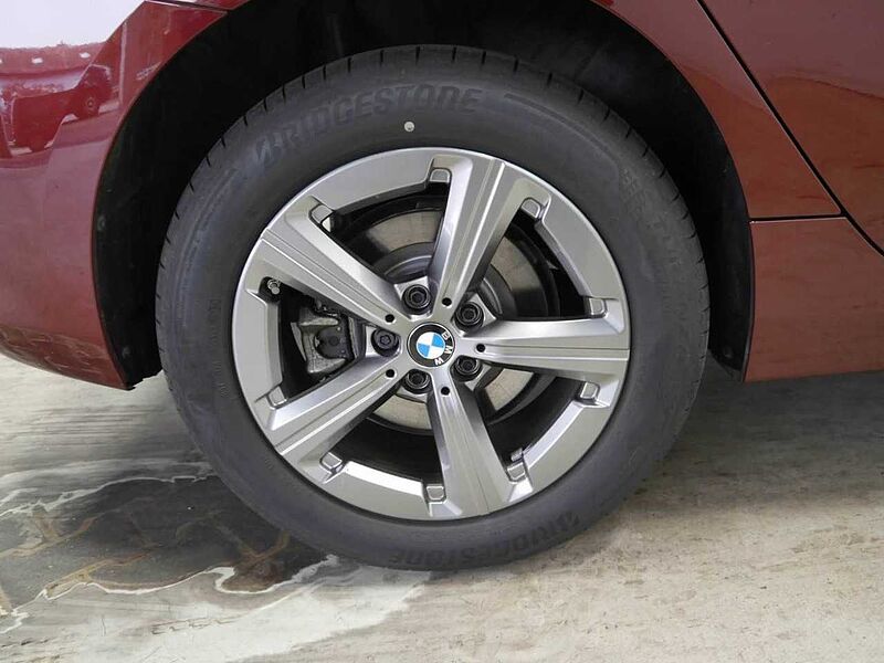 BMW 220i ActiveT. HUD PanoDach SurView. LiveProf. AHK 220 Active Tourer Bluetooth Navi LED Klima PDC el. Fenster