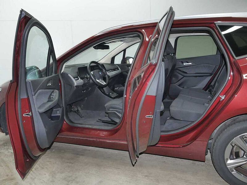 BMW 220i ActiveT. HUD PanoDach SurView. LiveProf. AHK 220 Active Tourer Bluetooth Navi LED Klima PDC el. Fenster