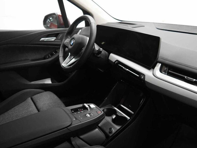 BMW 220i ActiveT. HUD PanoDach SurView. LiveProf. AHK 220 Active Tourer Bluetooth Navi LED Klima PDC el. Fenster
