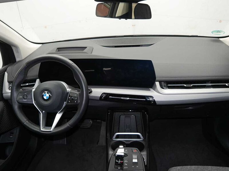 BMW 220i ActiveT. HUD PanoDach SurView. LiveProf. AHK 220 Active Tourer Bluetooth Navi LED Klima PDC el. Fenster