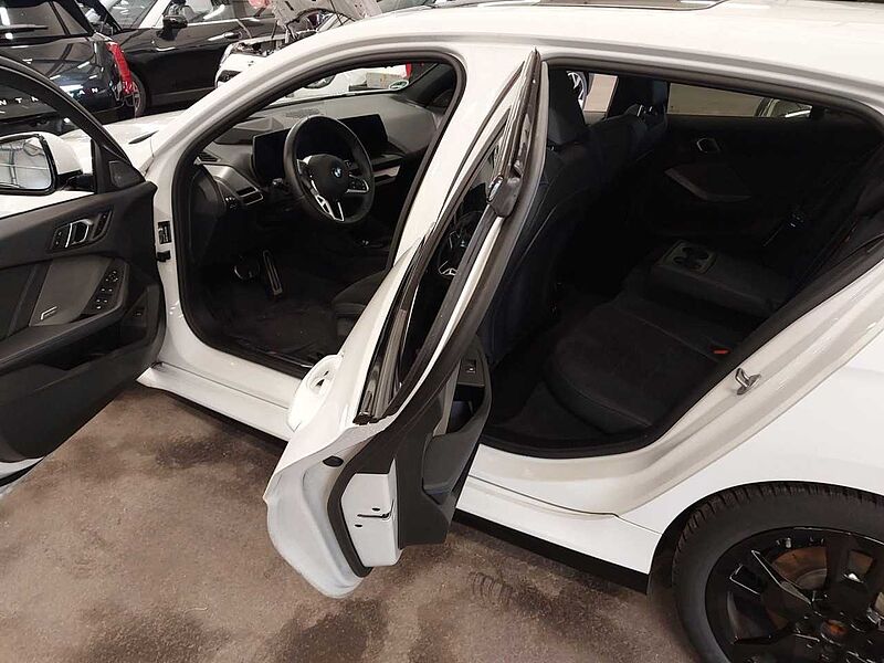 BMW 123 xDr. M Sport Pro HUD ACC SuView. PanoD. H/K AHK Sportpaket Bluetooth Navi LED Klima PDC el. Fenster