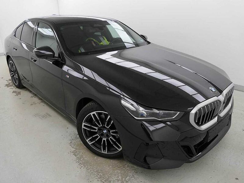 BMW 520d xDr. M Sport HUD ACC SurView Standh. .H/K AHK 520 Sportpaket Bluetooth Navi LED Vollleder Klima Standhzg PDC el. Fenster