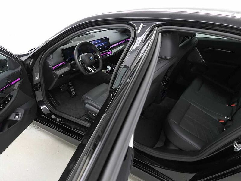 BMW 520d xDr. M Sport HUD ACC SurView Standh. .H/K AHK 520 Sportpaket Bluetooth Navi LED Vollleder Klima Standhzg PDC el. Fenster
