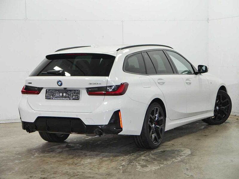BMW 330e xDr. T.M Sport Pro HUD ACC PanoD. H/K AHK 19' 330 19' Sportpaket Bluetooth Navi LED Klima Aktivlenkung Standhzg PDC el. Fenste