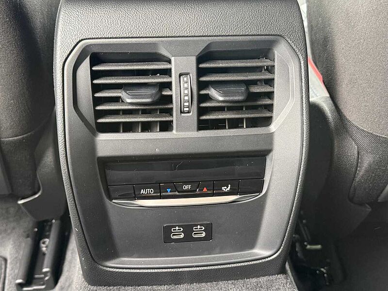 BMW 318i Touring Sportpaket Navi LED Klima PDC 318 el. Fenster
